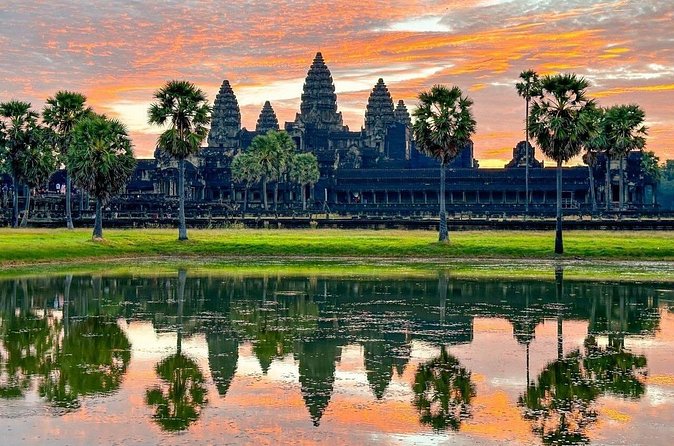 Angkor Wat Private 2 day tour including National Park Phnom Kulen - What the private vehicle and guide add