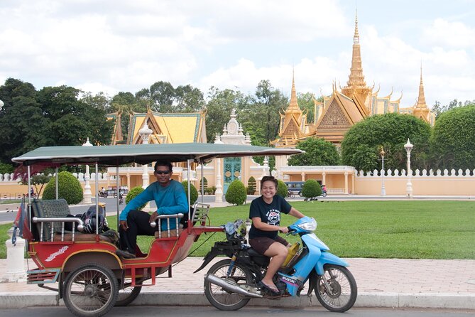Angkor Wat Private Tour by Tuk-Tuk with English Speaking Driver - Angkor Thom and the calm faces of Bayon