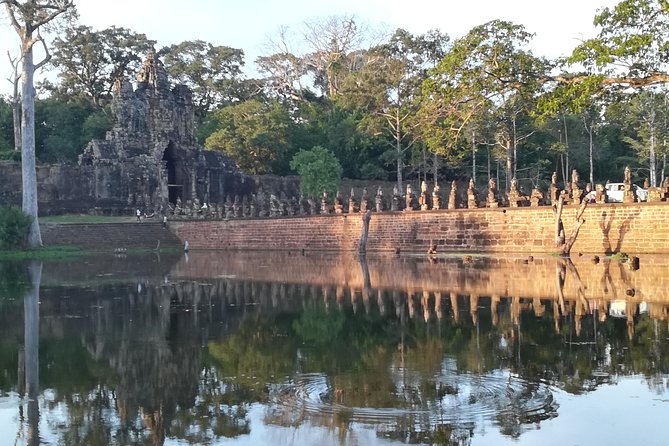 Angkor Wat Small Circuit Tour - Angkor Thom: an ancient city, not just one temple