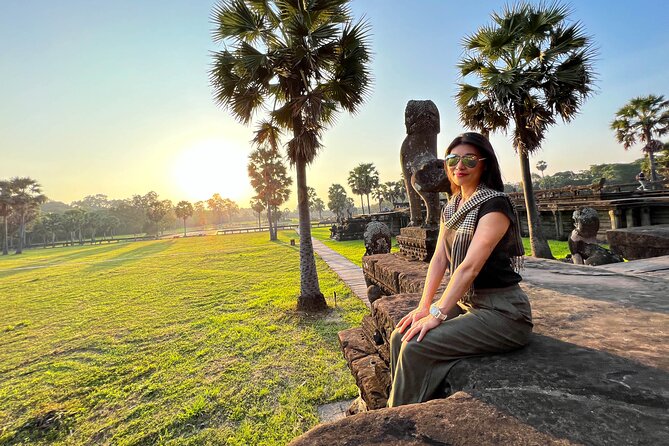 Angkor Wat Small Group Tour and Sunset with Lunch Included - Bayon: stone faces and careful looking