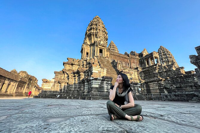 Angkor Wat Small Group Tour and Sunset with Lunch Included - Angkor Thom South Gate: a dramatic first look