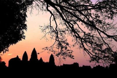 Angkor Wat Sunrise & 3 Main Temples with Breakfast – Small Group