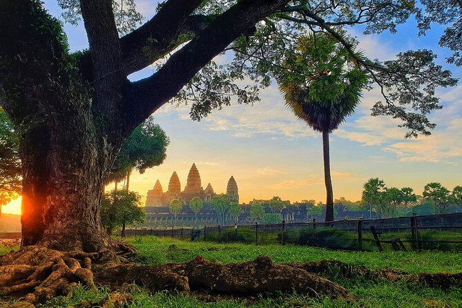 Angkor Wat Sunrise & All Highlight Angkor Temple Private Day Tour - Bayon and the center of Angkor Thom