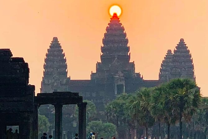 Angkor Wat Sunrise & All Highlight Angkor Temple Private Day Tour - Angkor Thom begins with the South Gate
