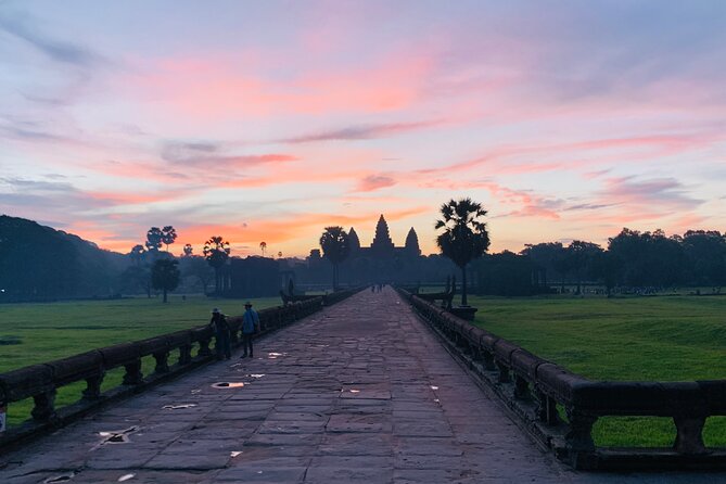 Angkor Wat Sunrise and Angkor Thom Sunset Tour - Angkor Wat before breakfast