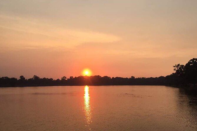 Angkor Wat Sunrise and Tonle Sap Cruise Sunset Tour - What to bring and how to pace yourself