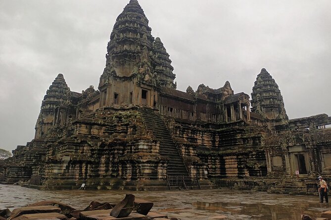 Angkor Wat Sunrise Experience – Ultimate 1-Day Guided Temple Tour - Bayon’s smiling faces and daily life in stone