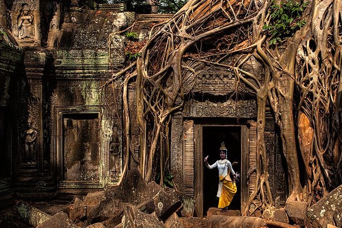 Angkor Wat: Sunrise or Sunset Tours with Tuk Tuk - Bayon: faces, bas-reliefs, and two hours of detail
