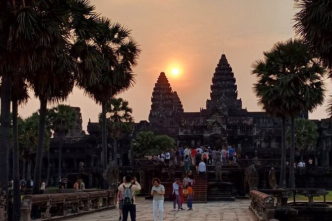 Angkor Wat Sunrise Tour - Bayon and the faces of Angkor Thom