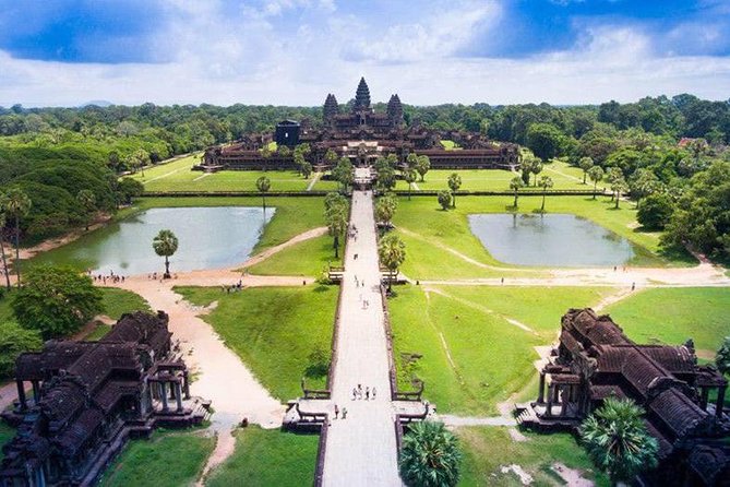 Angkor Wat Sunrise Tour - A private tour with a strong guide component