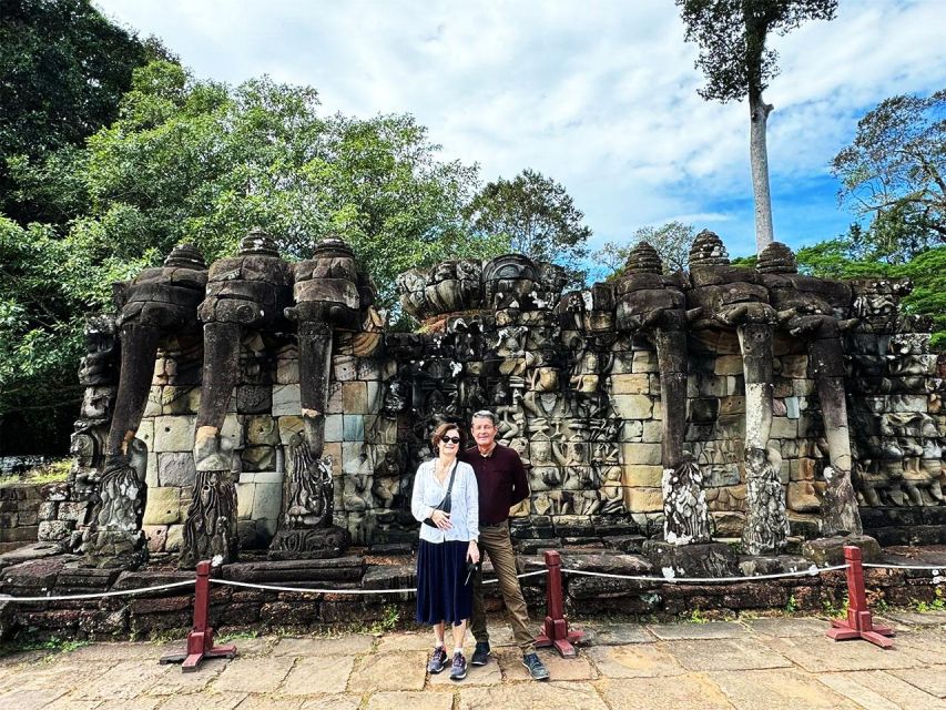 Angkor Wat Sunset In Private and Small-In-Group - Lunch inside the Angkor complex