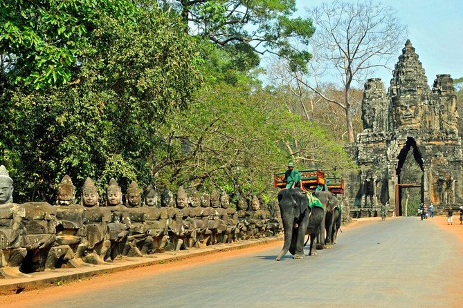 Angkor Wat Sunset Tour - Bayon’s stone faces