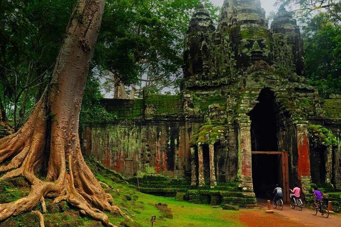 Angkor Wat Temples Tour with Entrance Ticket and Lunch - Bayon’s famous stone faces