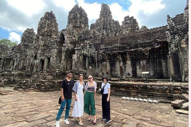 Angkor Wat Tour Deutsch | Private Führung - Angkor Thom and the smiling faces of Bayon