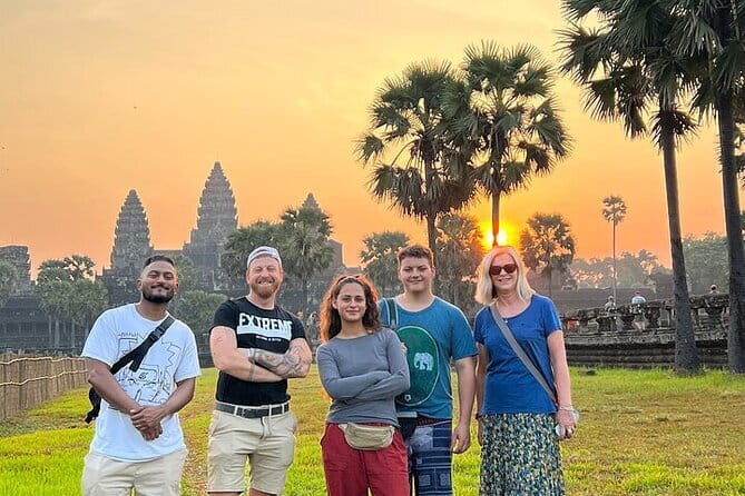 Angkor Wat Tour deutsch - Sonnenaufgang | Private Führung - Angkor Wat from darkness into daylight