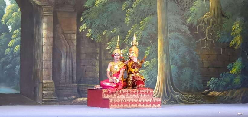 Apsara Performance Including Buffet Dinner & Hotel Pick up - Who should book this evening?