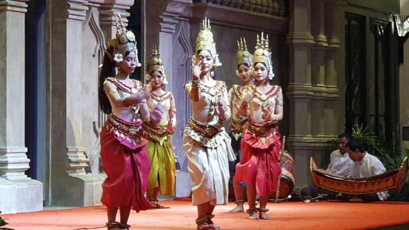 Apsara Performance Including Buffet Dinner & Hotel Pick up - From hotel lobby to tuk-tuk ride