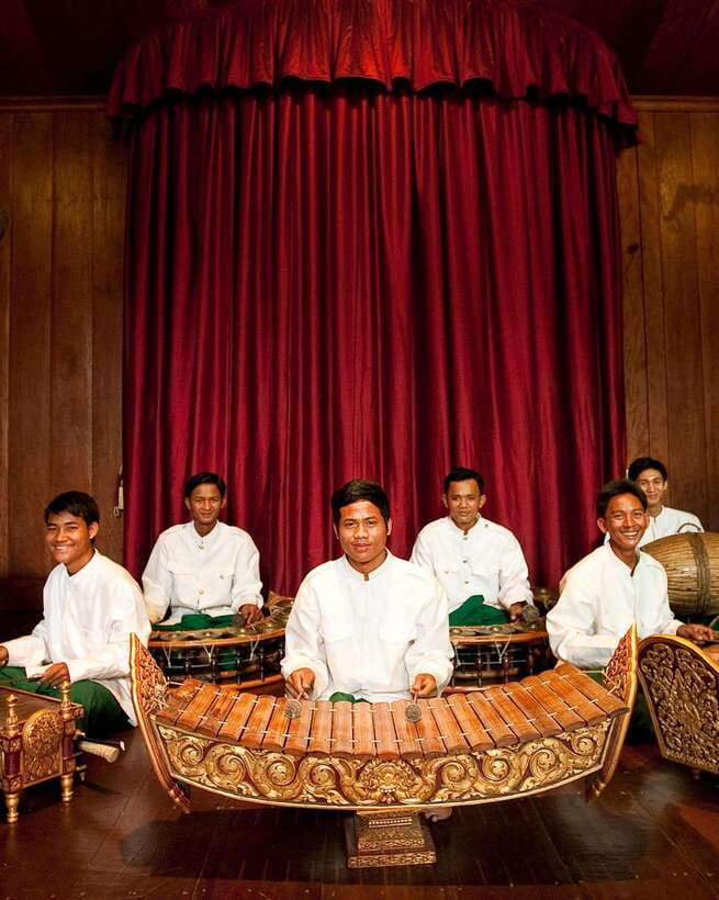 Apsara Theater Performance include dinner & Hotel pick up - Five sets of classical and folk dance