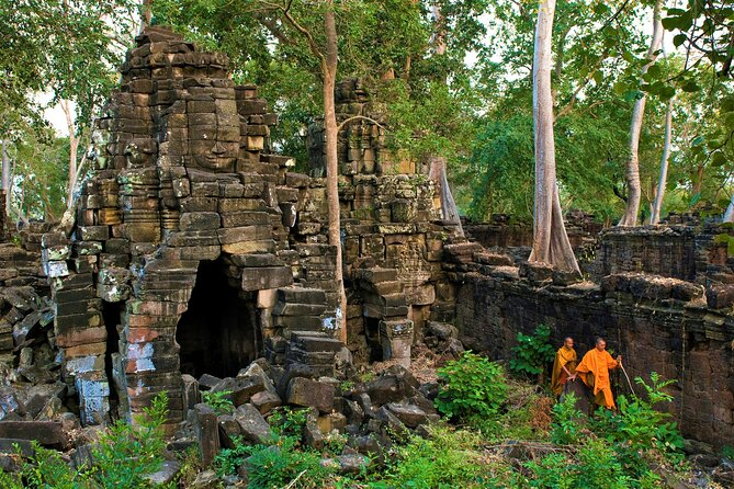 Banteay Chhmar Temple & Silk Farm Private Day Trip from Siem Reap - A working silk farm, from mulberry trees to finished cloth
