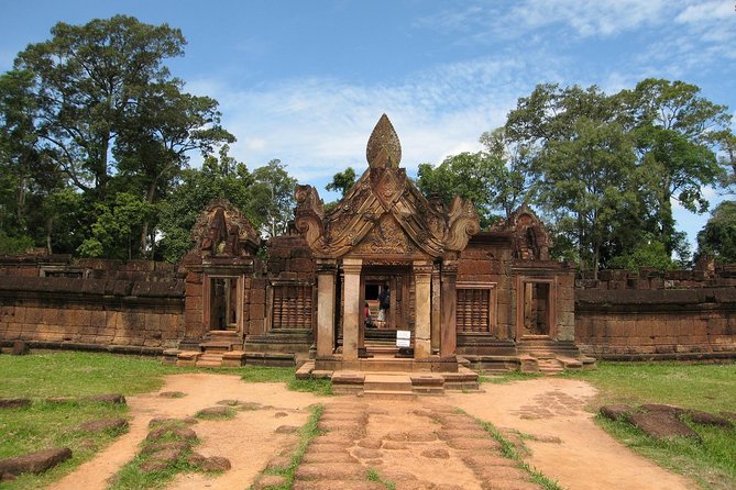 Banteay Srei and Big Tour from Siem Reap Small-Group - Shared transport, pickup, and the pace of the day