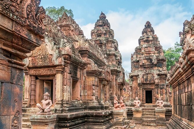 Banteay Srei and Grand Circuit Heritage Tour from Siem Reap - Pre Rup: a strong opening at 8:00 a.m.