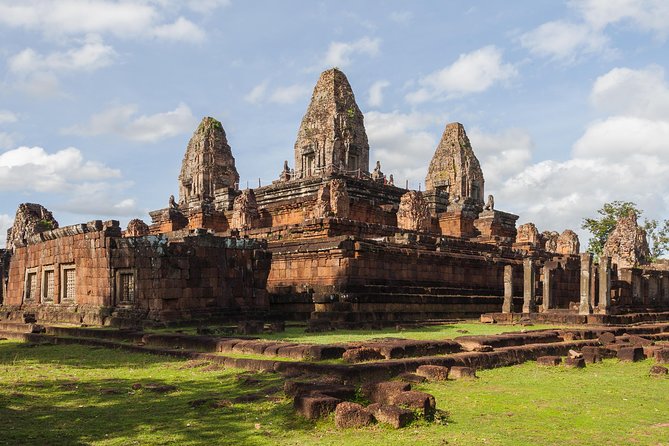 Banteay Srei & Angkor Big Circuit Tour - Banteay Srei is the day’s fine-carving stop