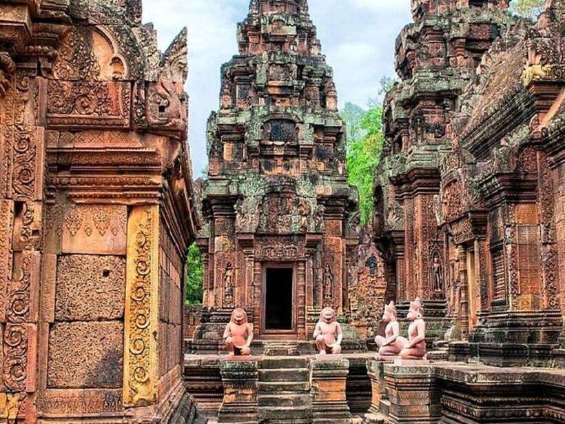 Bantreay Srei , Kbal Spean and Landmine Museum with Tuk Tuk - Banteay Srei and its unusually fine carvings