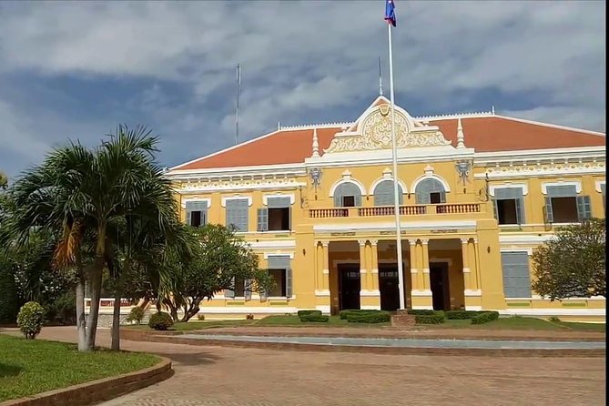 Battambang Day Trip from Siem Reap-Bamboo Train, Bats Cave - A rice paper factory and the value of ordinary work