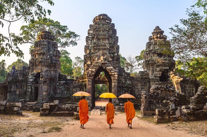 Best of Siem Reap 3-Day Private Tour to Angkor Wat & Tonle Sap - Day one: sunrise at Angkor Wat and the city of Angkor Thom