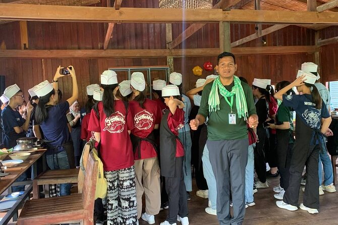 City Tour & Cooking Class - From market basket to Khmer cooking pot