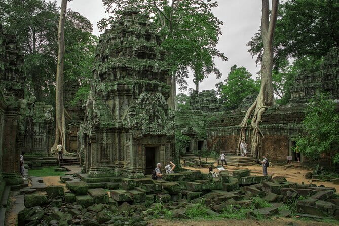 Classic Angkor Wat Sunrise Full Day Private Guide Tour - 4:40 a.m. pickup and the value of a private vehicle