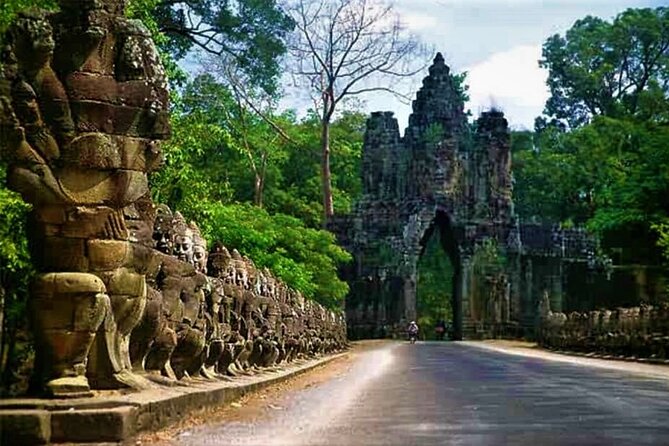 Discover Cambodia 8 Days from Siem Reap to Koh Trong -Phnom Penh - Angkor Thom, Bayon, and the jungle temples