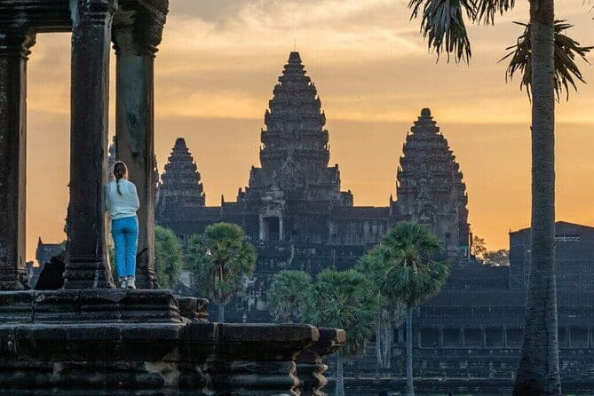 Explore Angkor Wat Sunrise Small Tour Private VIP Car - Phimeanakas, Baphuon, and the royal center