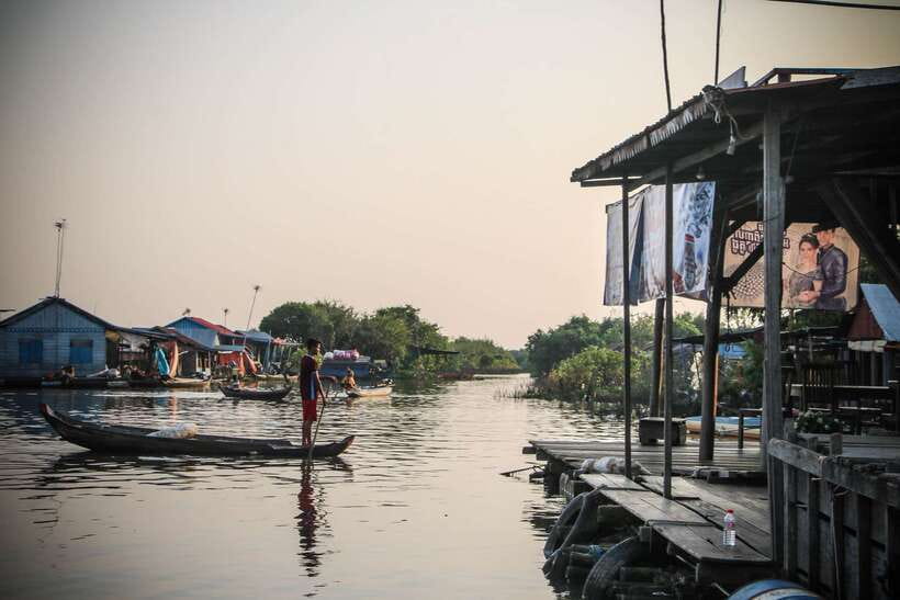Floating Village and Tonlé Sap Sunset Tour - The 30-minute ride through narrow waterways