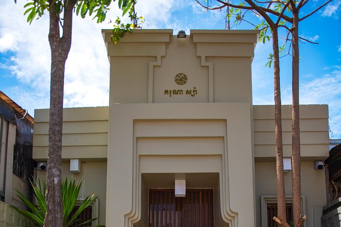 Four Hand Bliss (65 Mins) + Free Pick up or Drop Back - Arriving at Karona Spa in Siem Reap