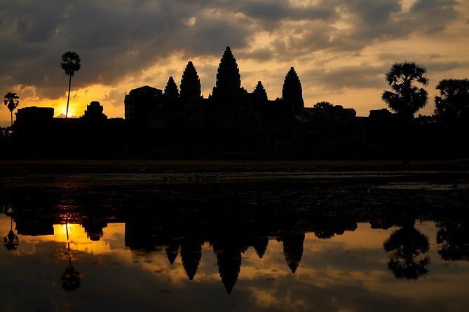 (Free eSim) Classic Angkor Wat Sunrise Full Day Tour - Bayon closes the morning with smiling faces