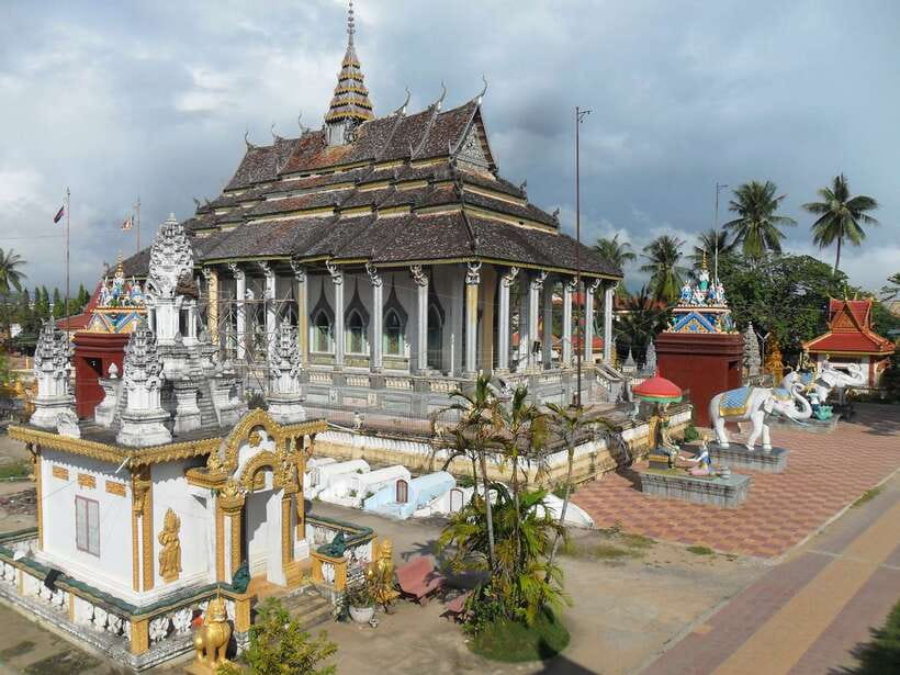 From Siem Reap: Battambang Day Trip Bamboo Train, Bats Cave - What the $159 price really covers