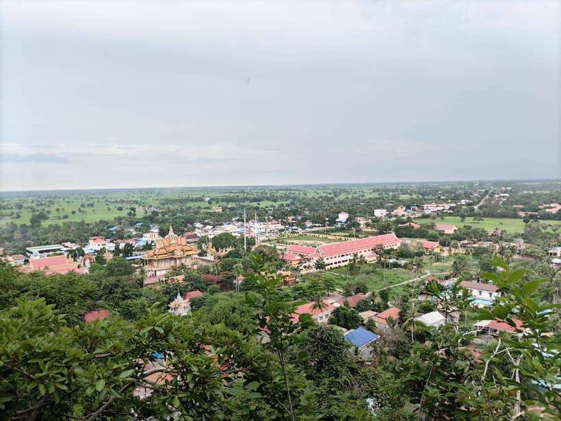 From Siem Reap: Battambang Day Trip Return or to Phnom Penh - The long road from Siem Reap to Battambang