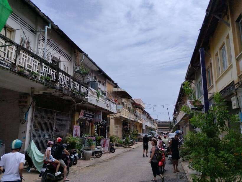 From Siem Reap: Battambang Day Trip Return or to Phnom Penh - Phnom Sampov: views, temples, and monkeys
