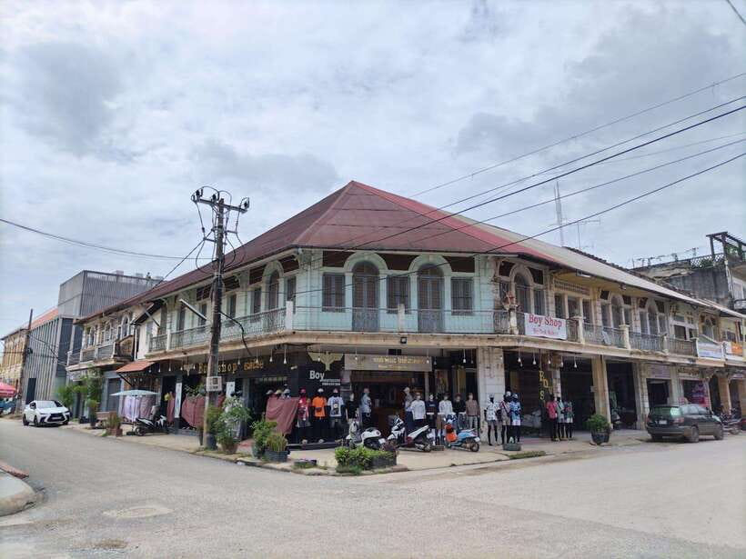 From Siem Reap: Battambang Day Trip Return or to Phnom Penh - Watching the bats leave at dusk