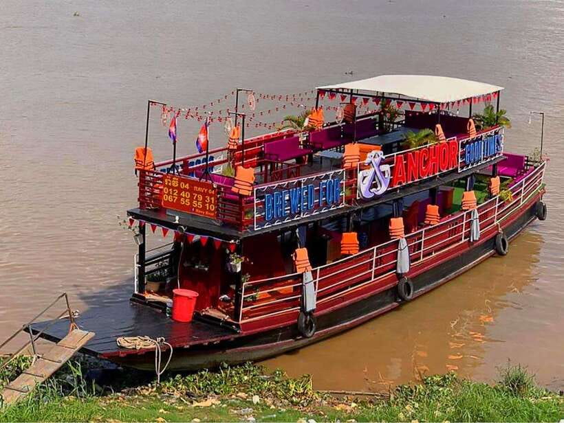 From Siem Reap: Floating Village Tour by Boat - Boarding the motorized boat at Kompong Phluk