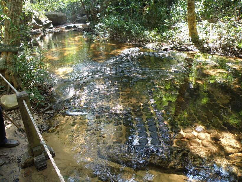 From Siem Reap: Small-Group Phnom Kulen Waterfall Day Tour - River of a Thousand Lingas: look down, not just around