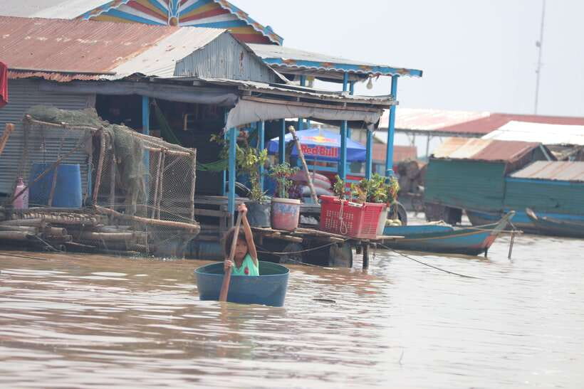 From Siem Reap: Tonle Sap Floating Villages Tour - Reaching the floating village by local boat