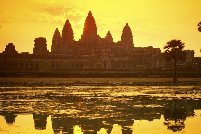 Full-Day Angkor Wat Sunrise Private Tour with Guide from Siem Reap - Bayon and Angkor Thom: faces, towers, and royal scale