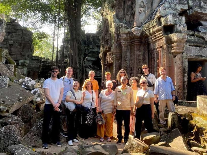 Full-Day Explore Angkor Temples Sunset Tour (with Lunch) - Angkor Wat: two and a half hours for the essential masterpiece