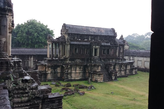 Full-Day Private Custom Tour in Siem Reap - Lunch, water, and the practical comfort details