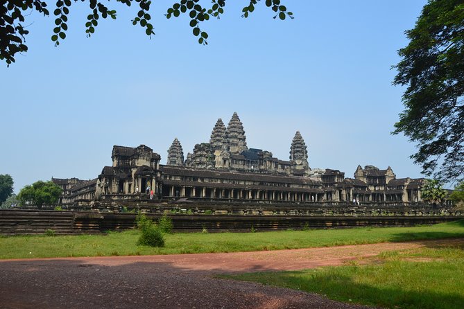 Full-Day Siem Reap Angkor Major Temples Private Tour - Ta Prohm and the famous tree roots
