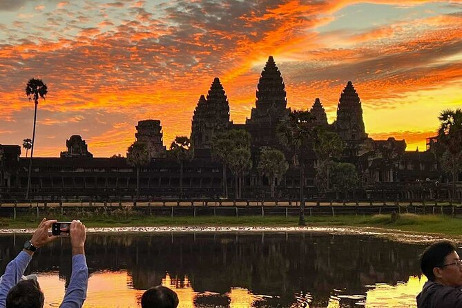Full Day Small Group Tour Guide with Sun rise - Angkor Thom and Bayon: faces in the stone