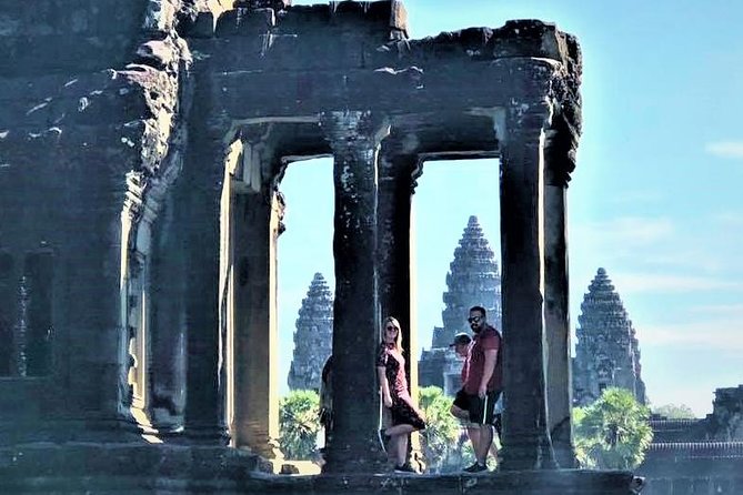 Full-Day Temples of Angkor Small Group Tour - Lunch near Srah Srang