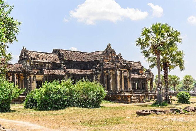 Full-Day Temples of Angkor Small Group Tour - Angkor Wat: galleries, carvings, and steep stairs